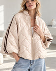 Steppjacke mit Kontraststreifen