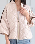 Steppjacke mit Kontraststreifen