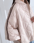 Steppjacke mit Kontraststreifen