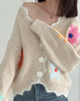 Strickjacke mit gestickten Blumen