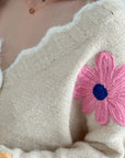Strickjacke mit gestickten Blumen