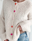 Bouclé Strickjacke, Herzknöpfe, 4 Farben