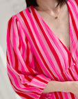 Musselin Kleid, Rückenausschnitt, Pink-Streifen, 3 Farben