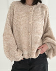 Strickjacke, goldene Knöpfe, Beige-Camel