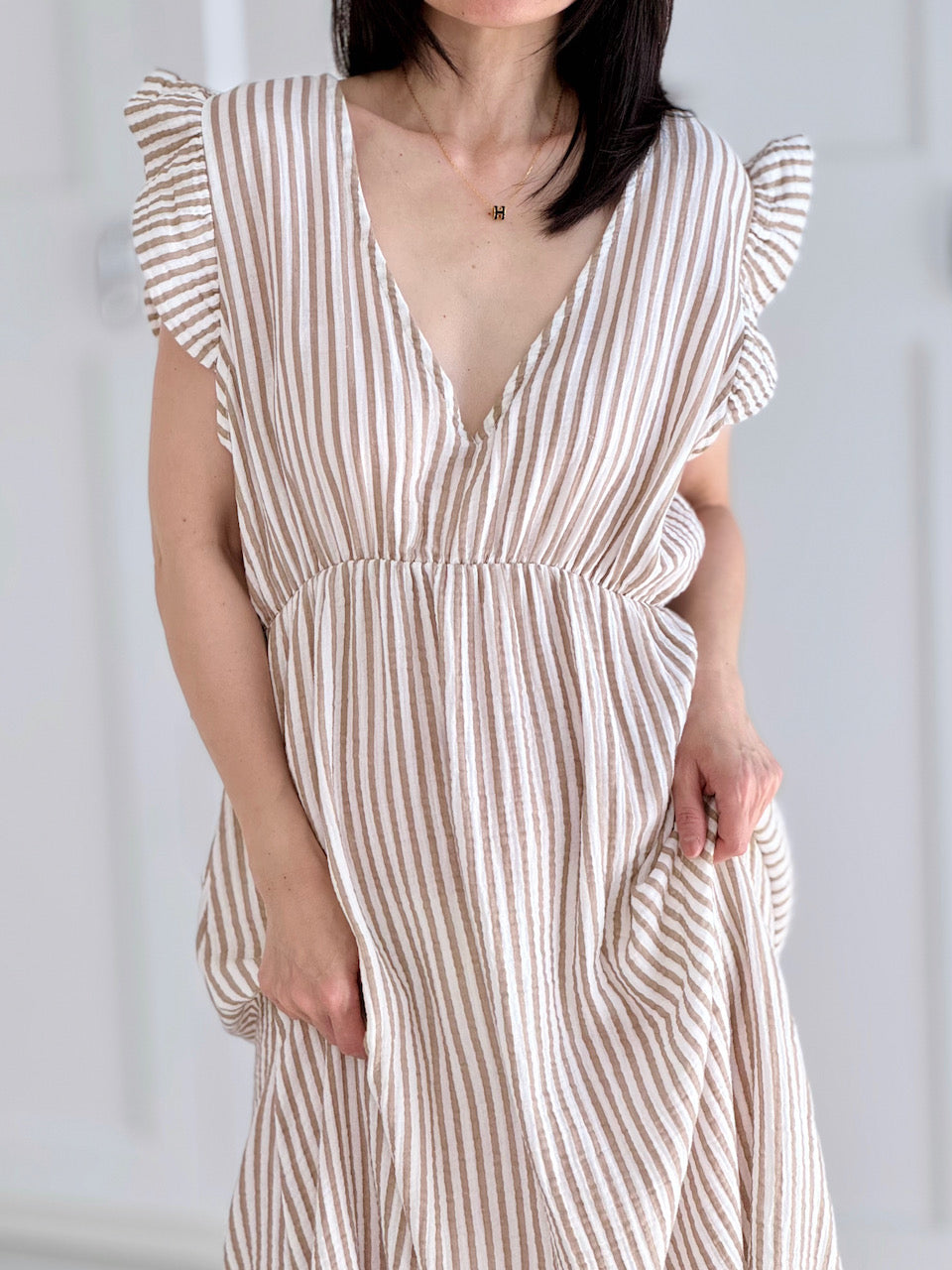 Musselin Kleid, rückenfrei, ärmellos, Streifen, Biege