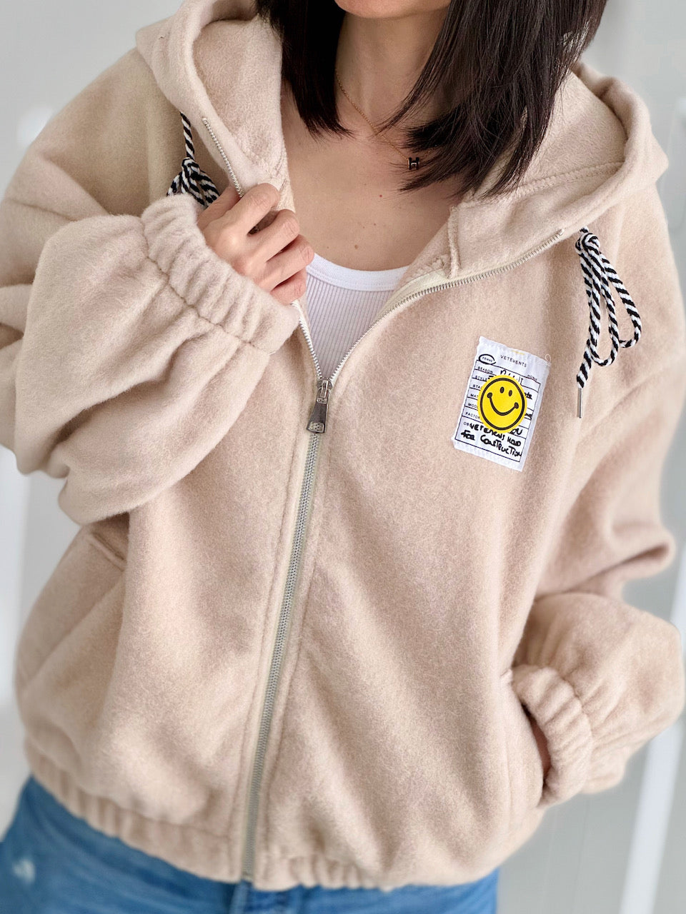 Hoodie, Patch-Smiley, Beige