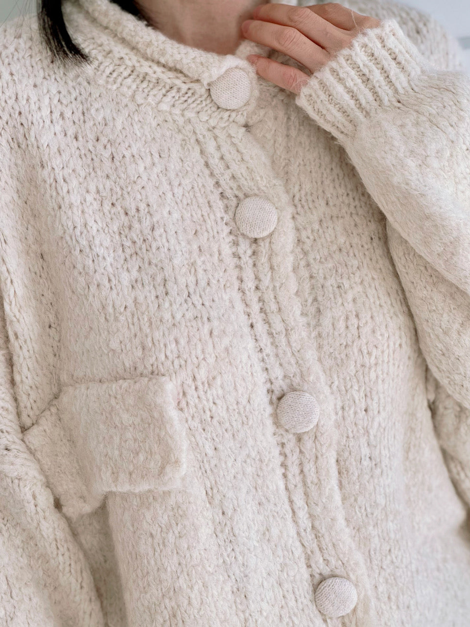 Strickjacke, mit aufgesetzten Taschen, Cremeweiß