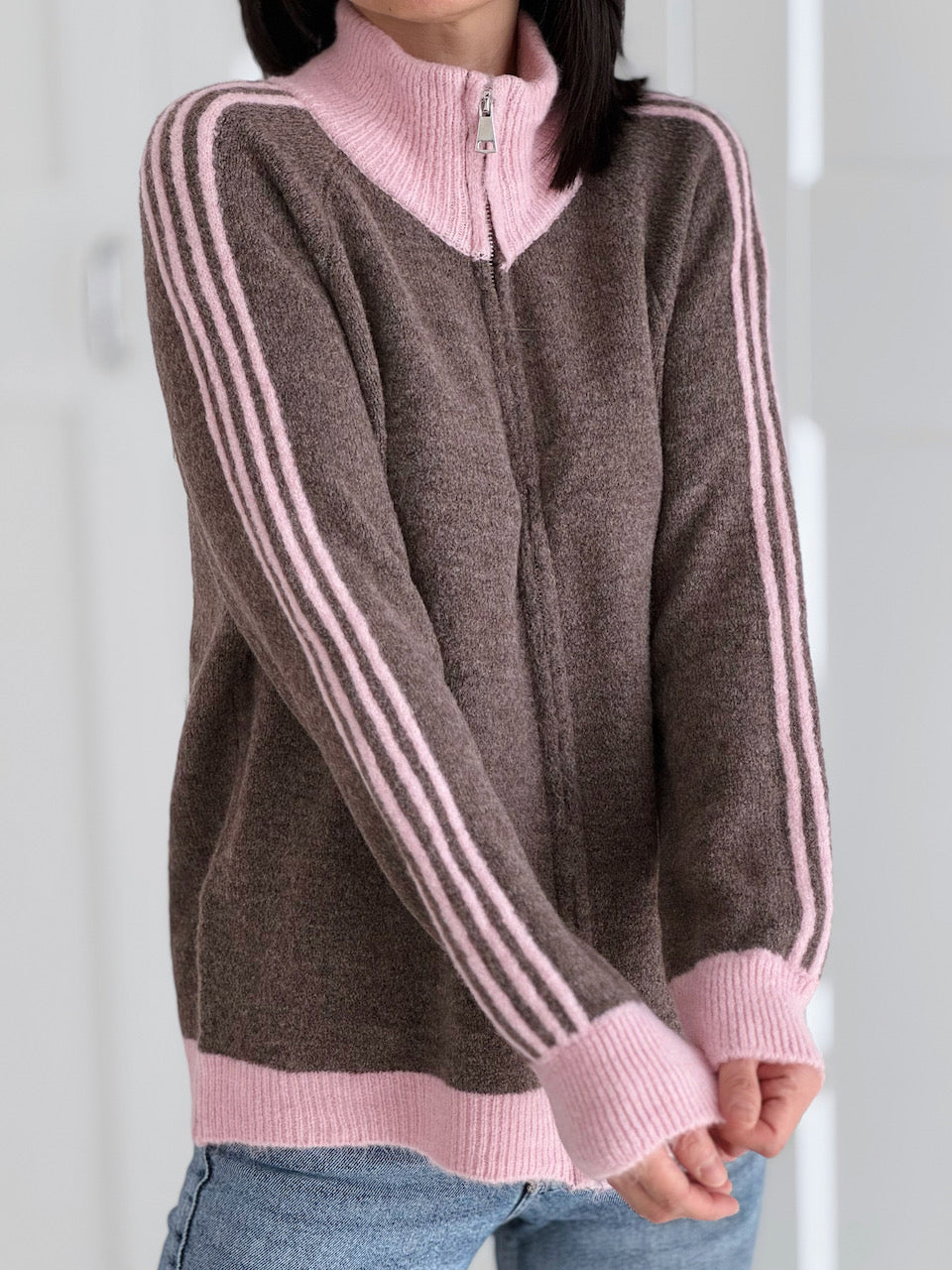 Strickjacke, Kontraststreifen, Reißverschluss, 4 Farben