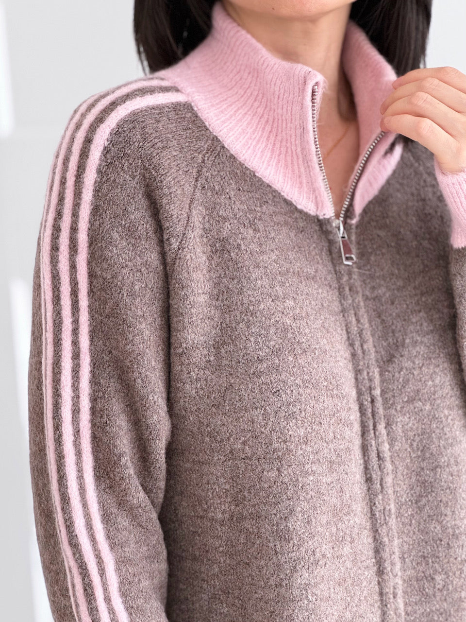 Strickjacke, Kontraststreifen, Reißverschluss, 4 Farben