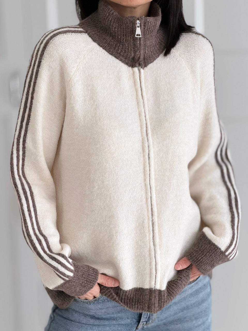 Strickjacke, Kontraststreifen, Reißverschluss, 4 Farben