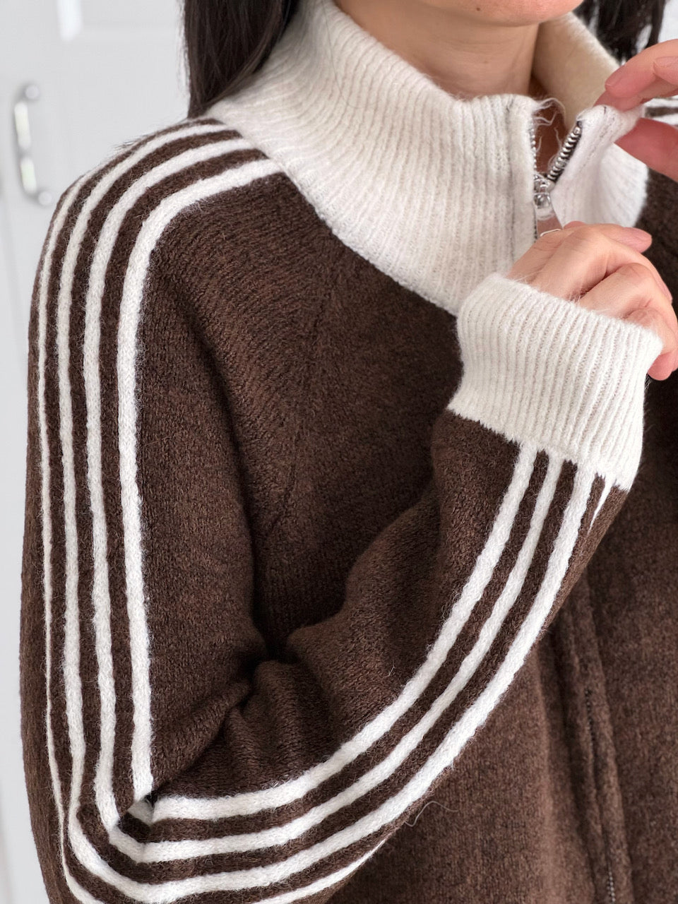 Strickjacke, Kontraststreifen, Reißverschluss, 4 Farben