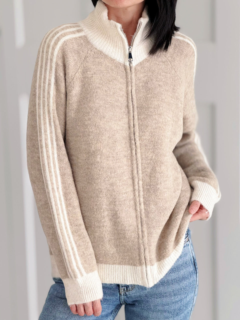 Strickjacke, Kontraststreifen, Reißverschluss, 4 Farben