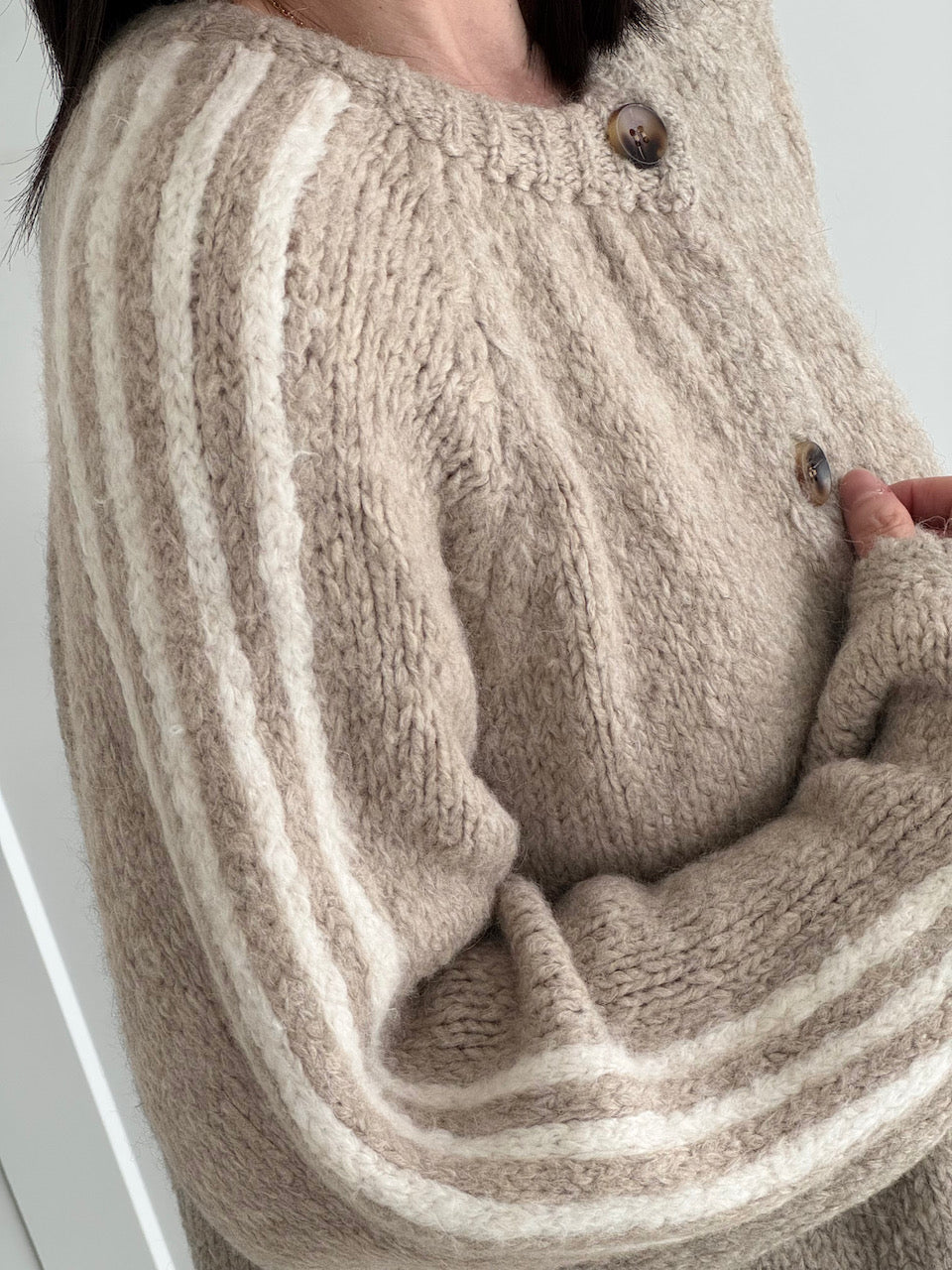 Strickjacke, Kontrastlinie-4, flauschi, 4 Farben