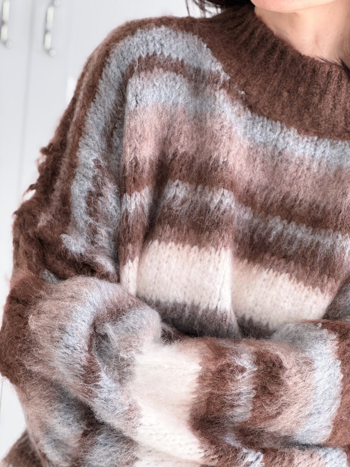 Oversize-Pullover, flauschi, bunte Streifen, Mokka-Grau