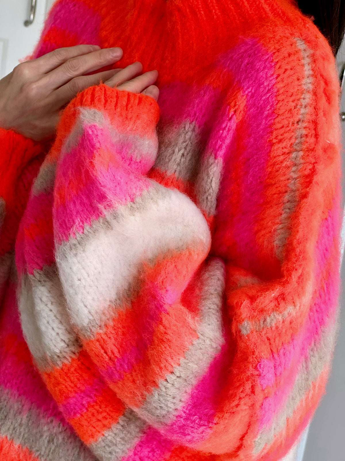 Oversize-Pullover, flauschi, bunte Streifen, NeonOrange-Pink