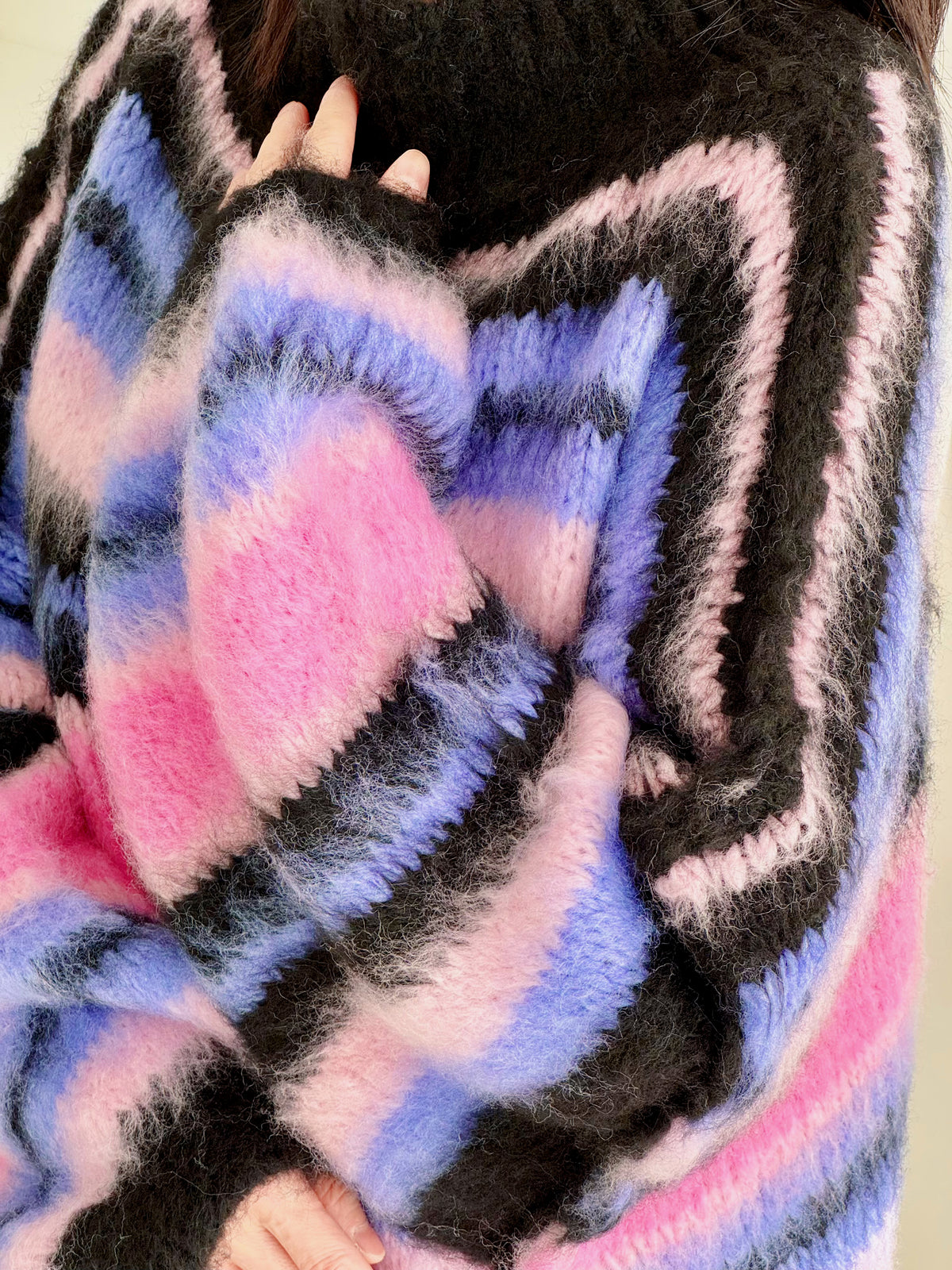 Oversize-Pullover, flauschi, bunte Streifen, Violett-Rosa