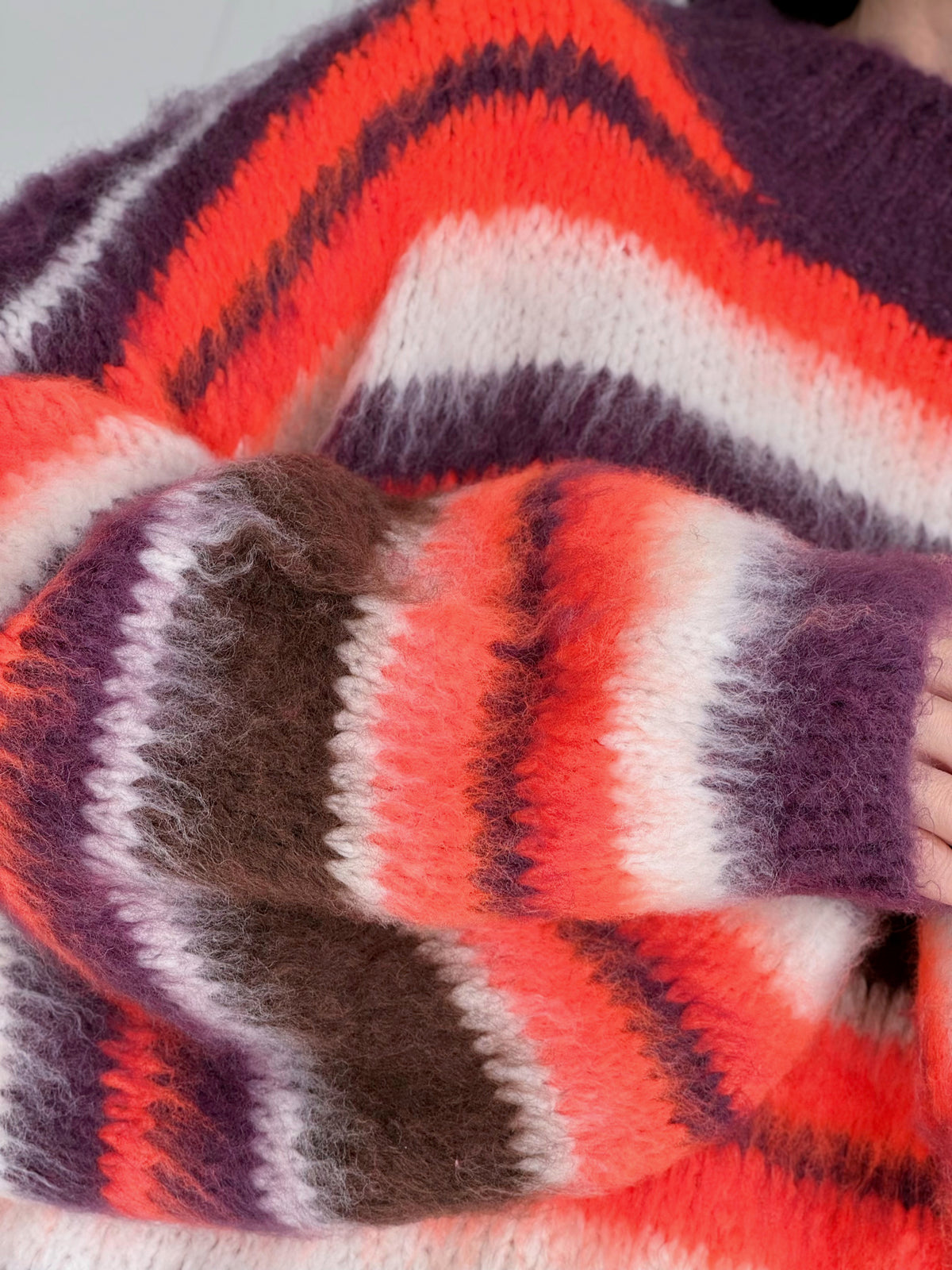 Oversize-Pullover, flauschi, bunte Streifen, Lila-Koralle