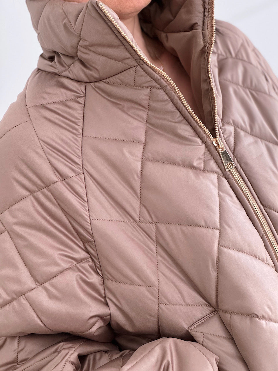 Steppjacke mit Rüschenmanschetten