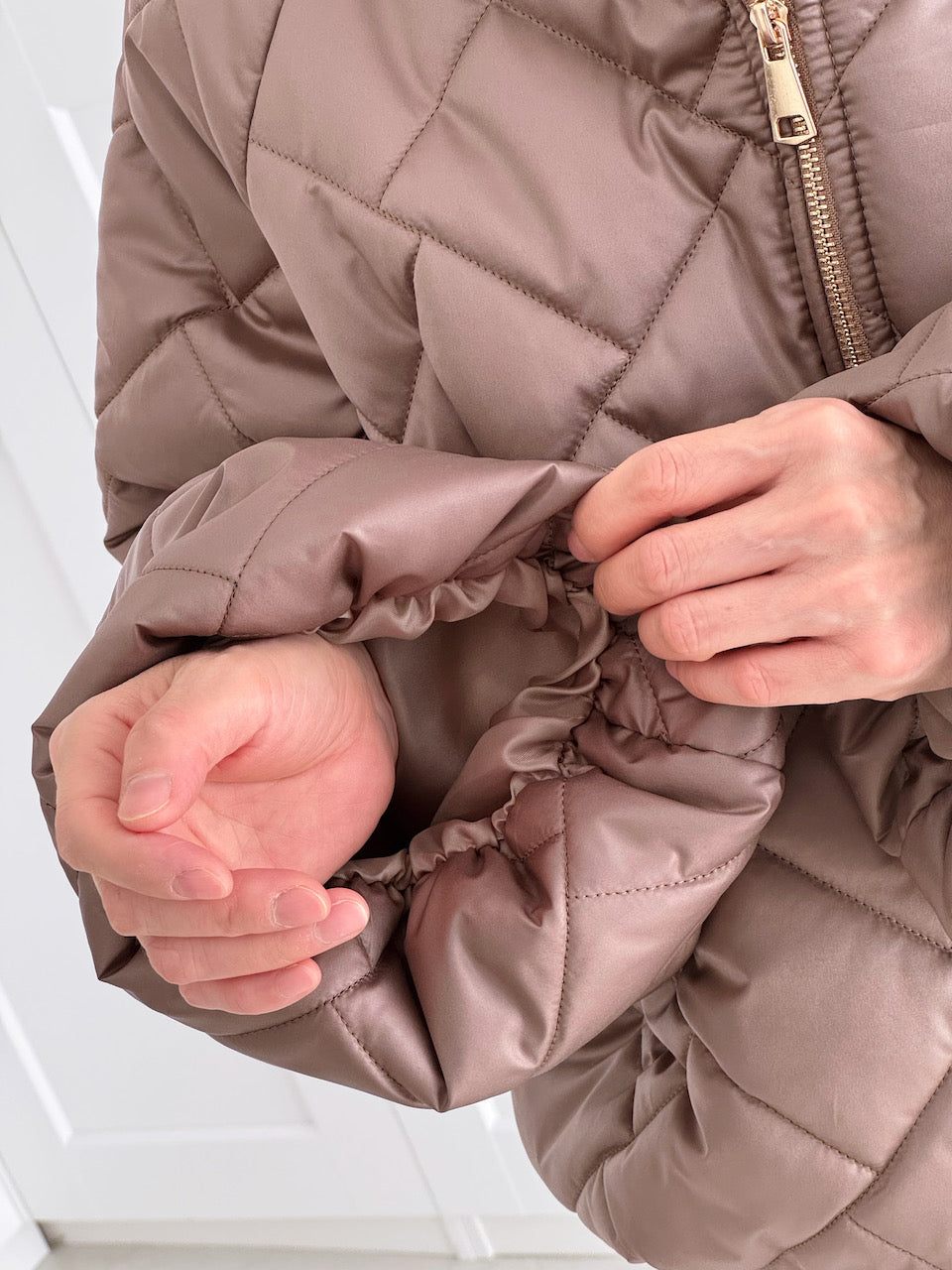 Steppjacke mit Rüschenmanschetten