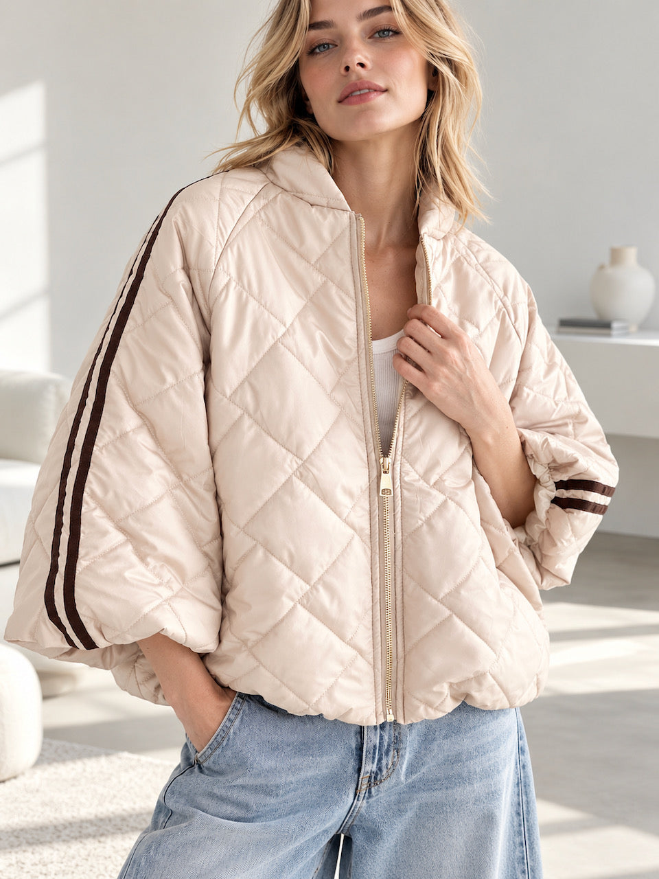 Steppjacke mit Kontraststreifen
