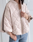 Steppjacke mit Kontraststreifen