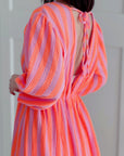 Musselin Kleid, rückenfrei, breite Streifen, Orange-Violett