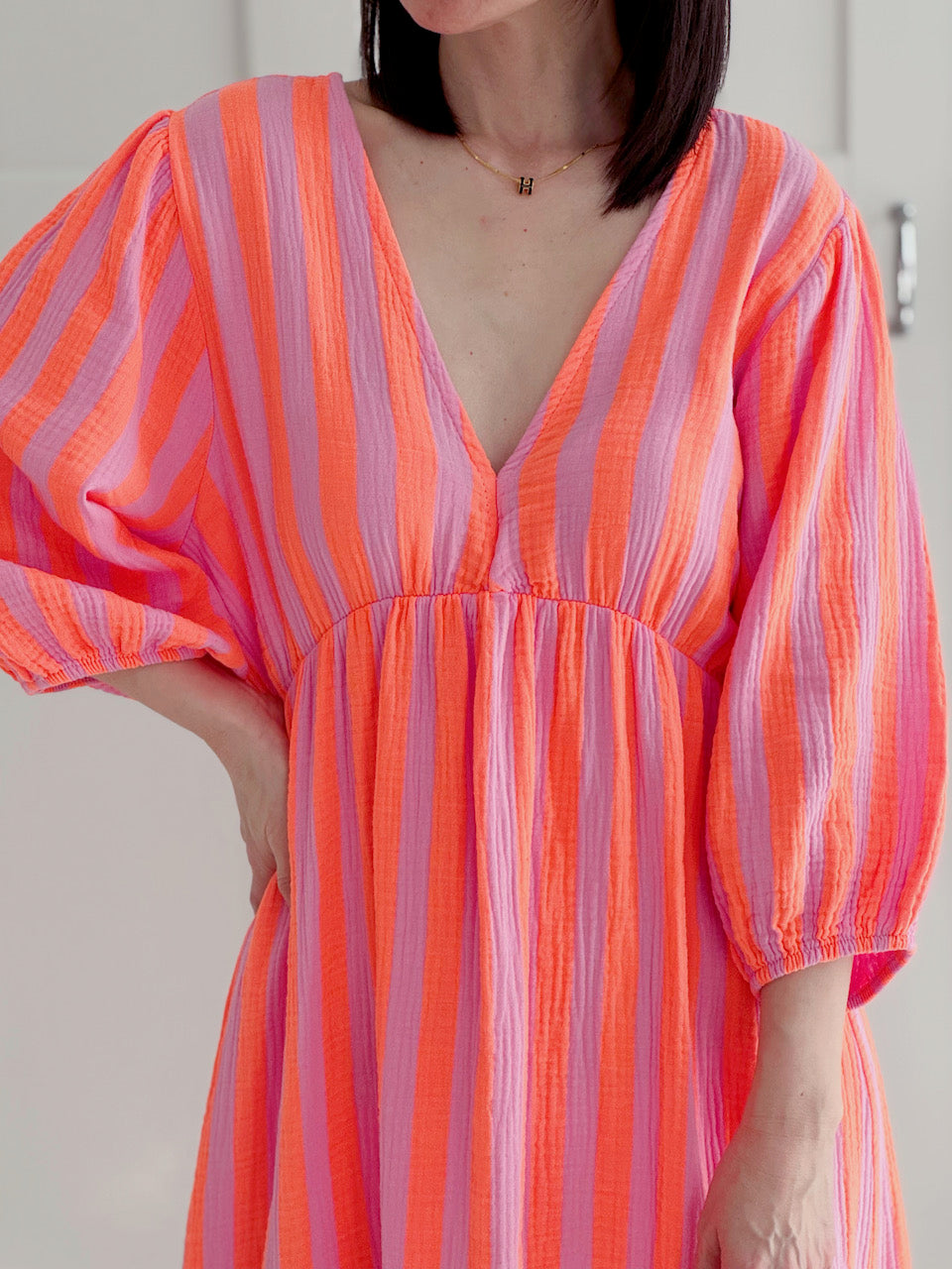 Musselin Kleid, rückenfrei, breite Streifen, Orange-Violett