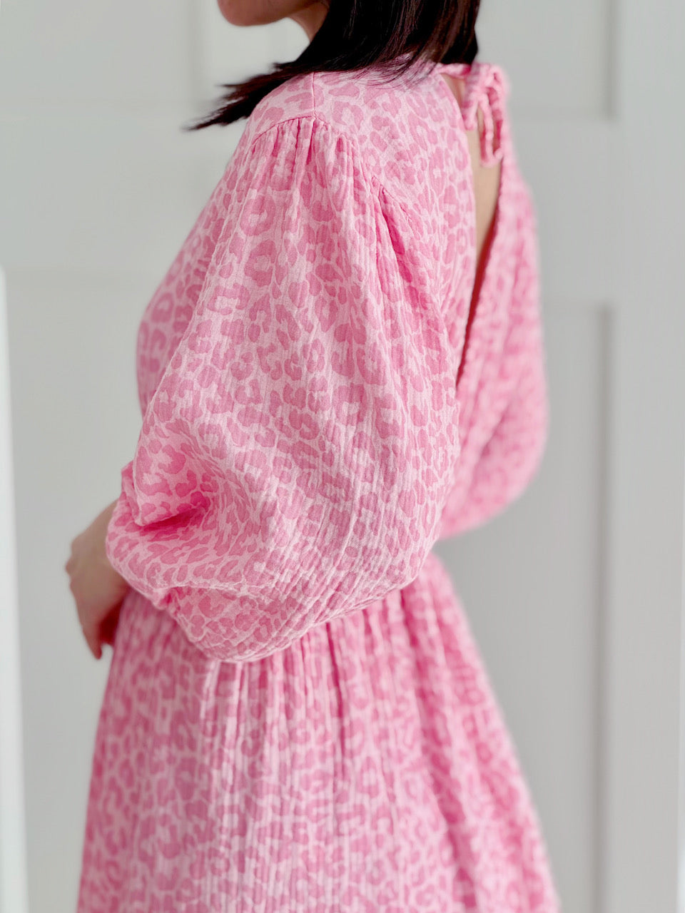 Musselin Kleid, rückenfrei, Rosa-Leo