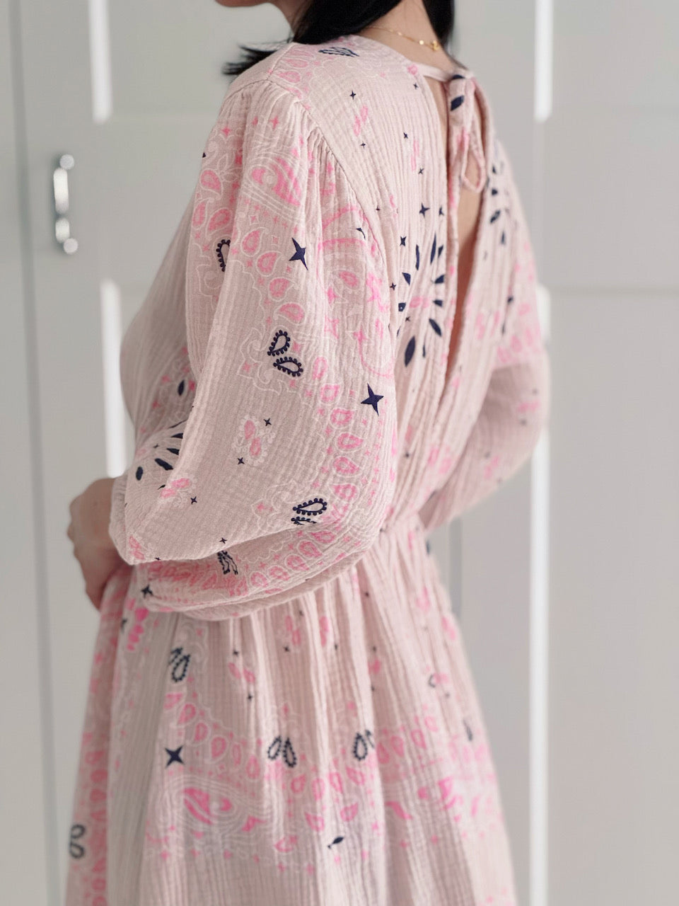 Musselin Kleid, rückenfrei, Paisley-Vintage, 2 Farben