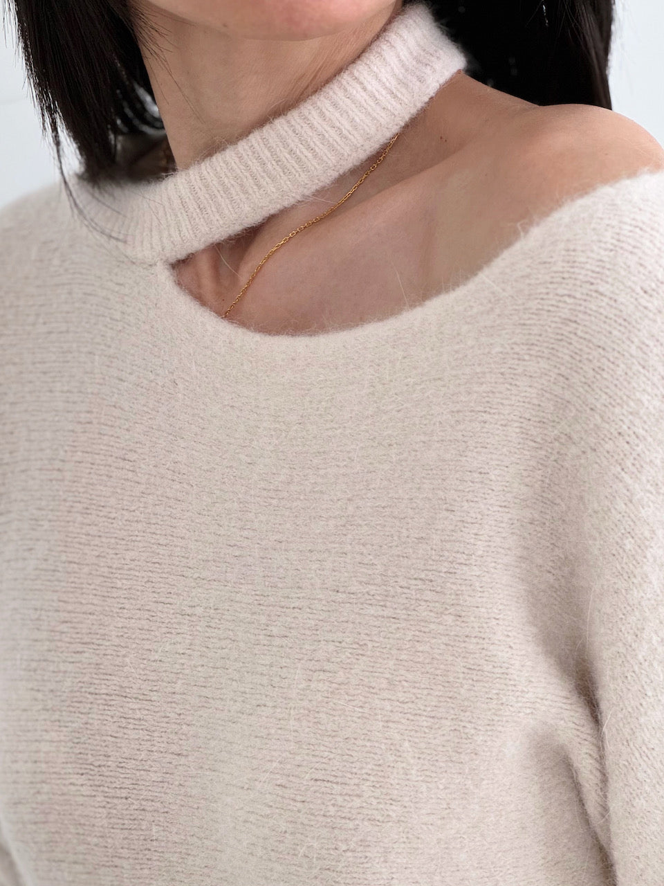 Pullover mit Cut-Out Ausschnitt, 4 Farben