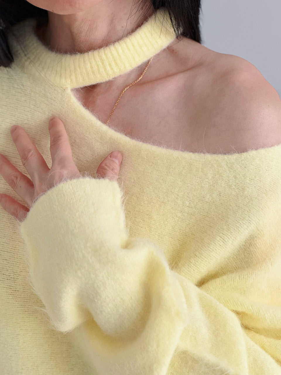 Pullover mit Cut-Out Ausschnitt, 4 Farben
