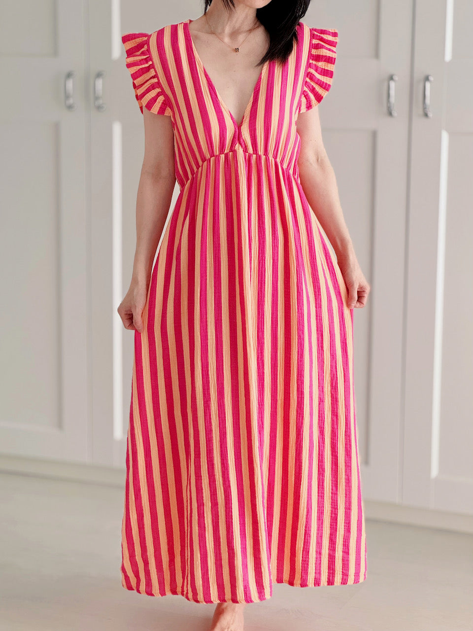 Musselin Kleid, rückenfrei, ärmellos, breite Streifen, Fuchsie