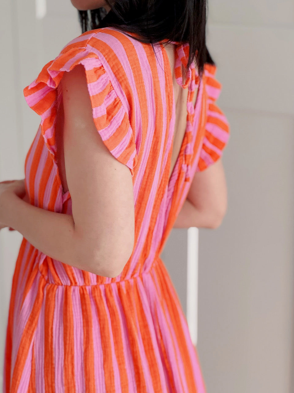 Musselin Kleid, rückenfrei, ärmellos, breite Streifen, Orange