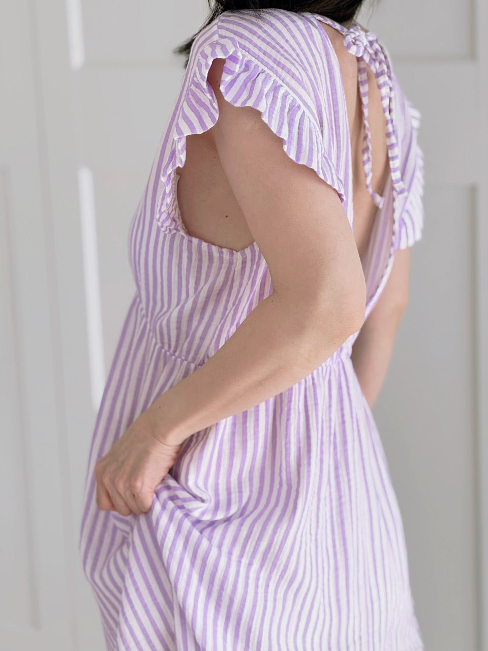 Musselin Kleid, rückenfrei, ärmellos, Streifen, Violett-Weiß