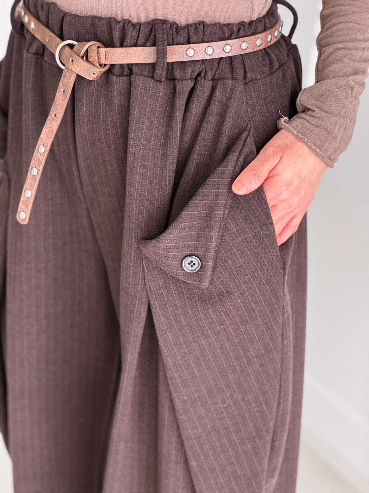 Marlene-Hose mit Wickeldetails, Schoko