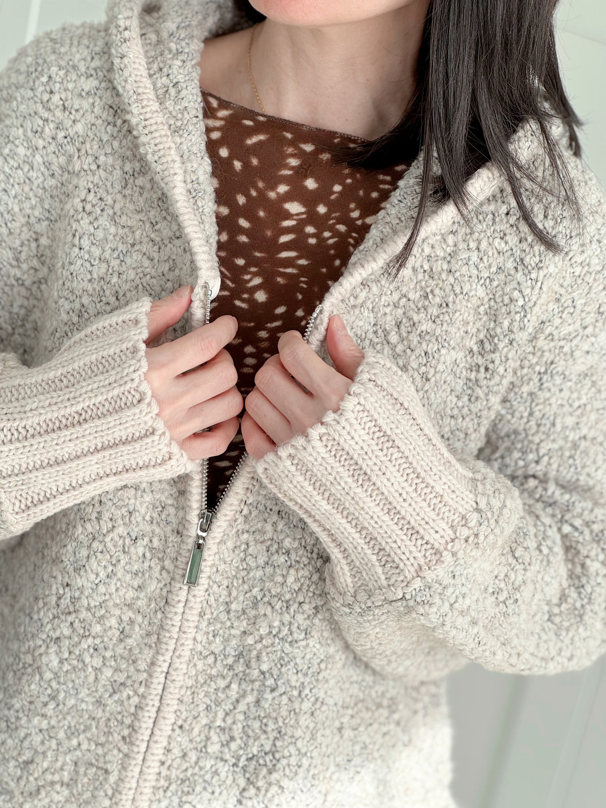 Bouclé Jacke, mit Kapuze, Beige