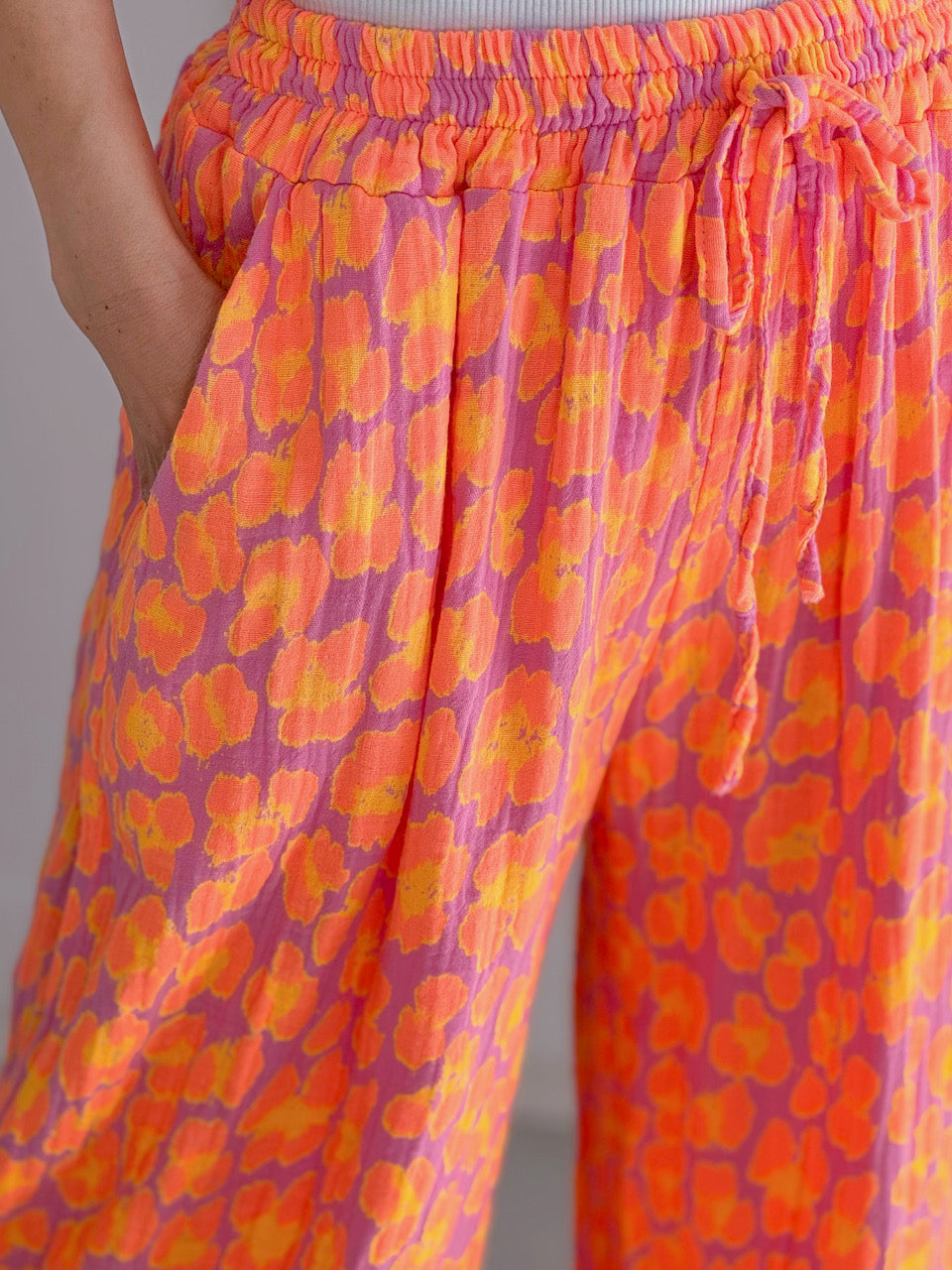 Musselin Hose, Wild-Leo, Orange-Violett