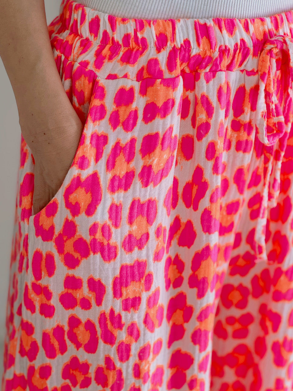 Musselin Hose, Wild-Leo, Pink-Weiß