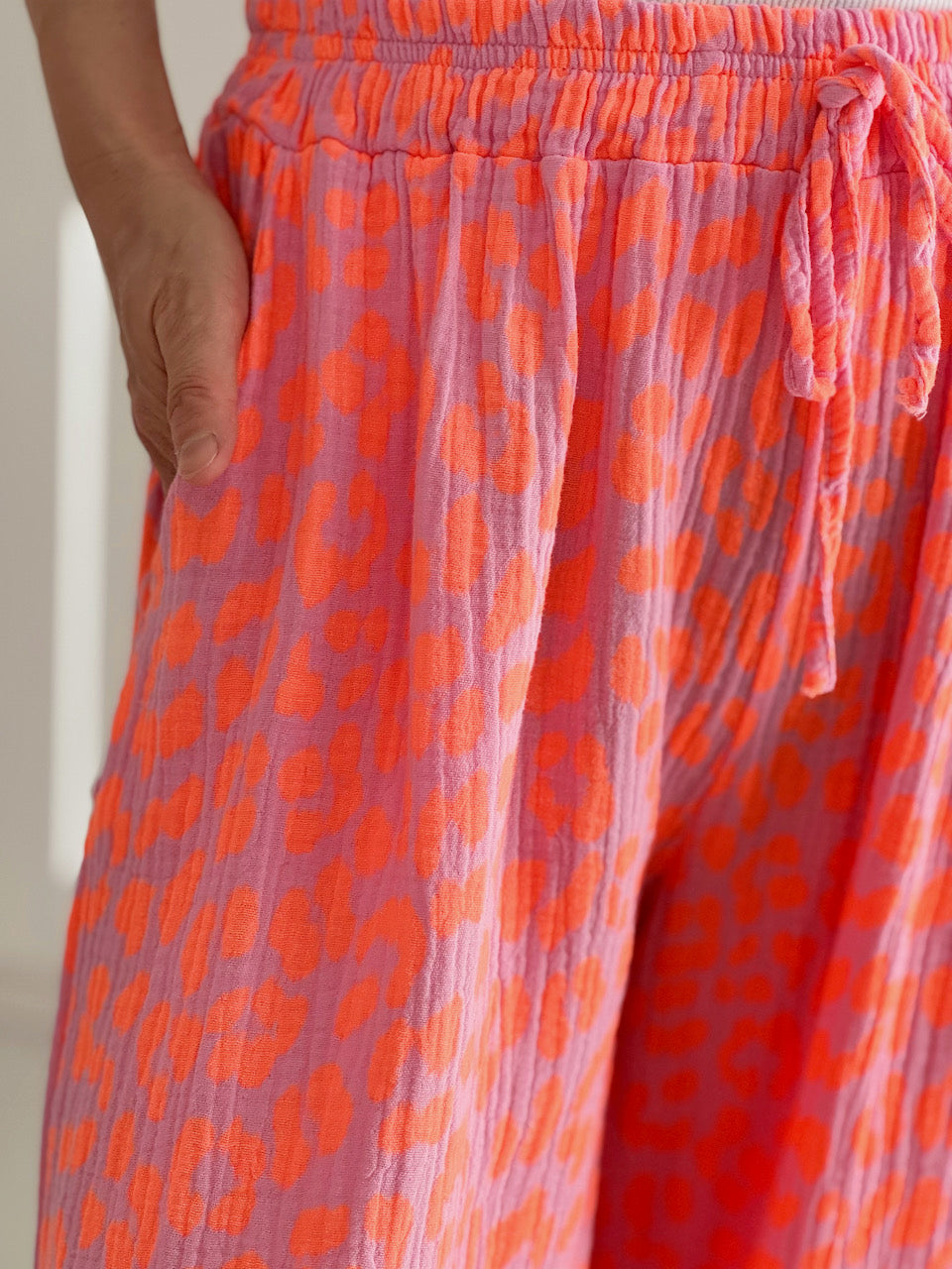 Musselin Hose, Wild-Leo, Neon-Orange