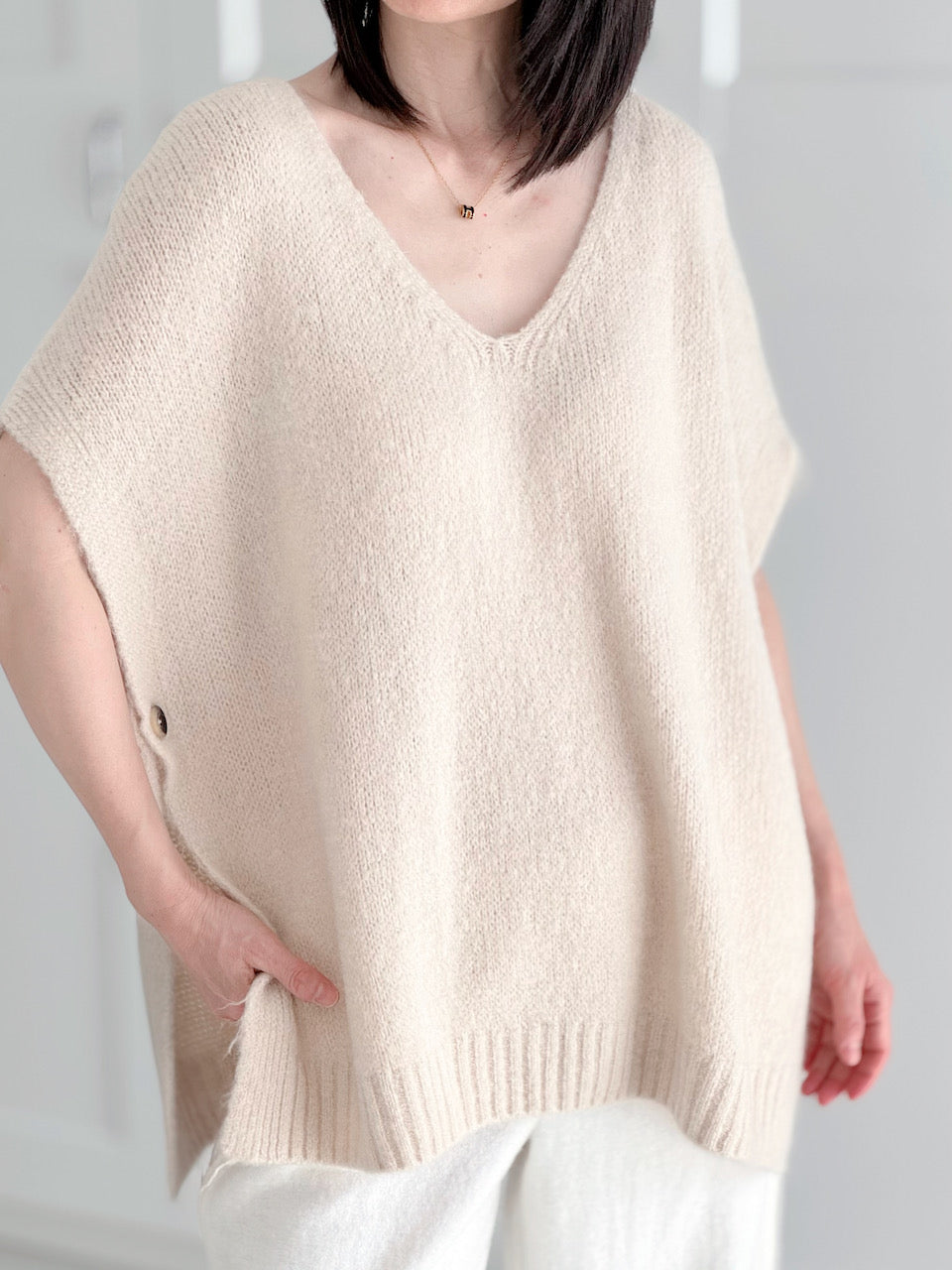 Oversize Pullunder, Mohair, Knopfdetail, Beige