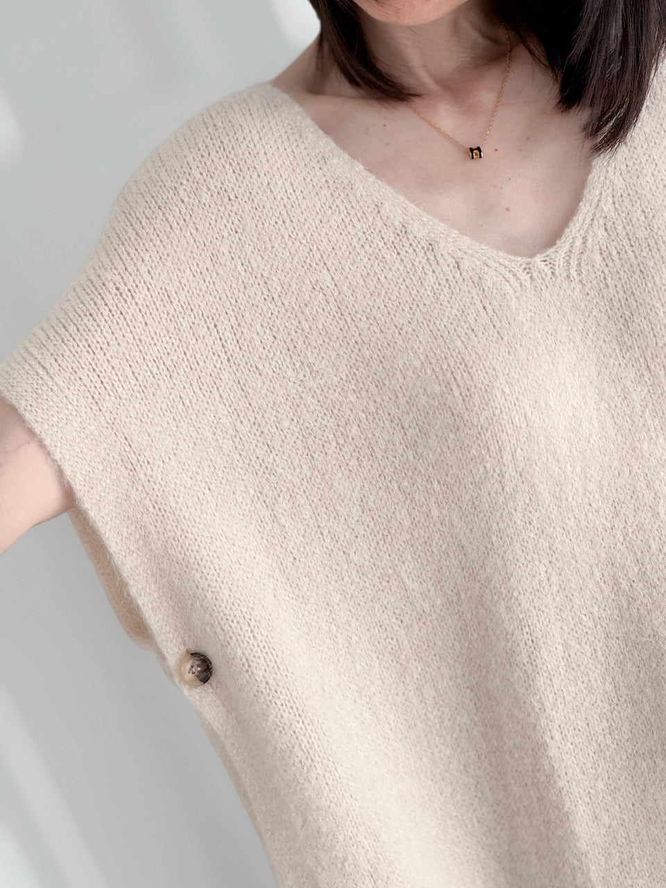Oversize Pullunder, Mohair, Knopfdetail, Beige