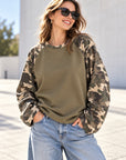 Sweatshirt mit Camouflage-Ärmeln, Olive