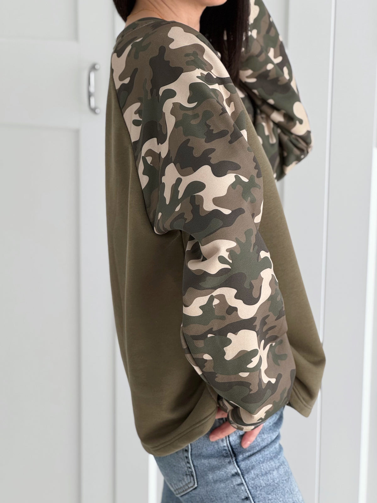 Sweatshirt mit Camouflage-Ärmeln, Olive