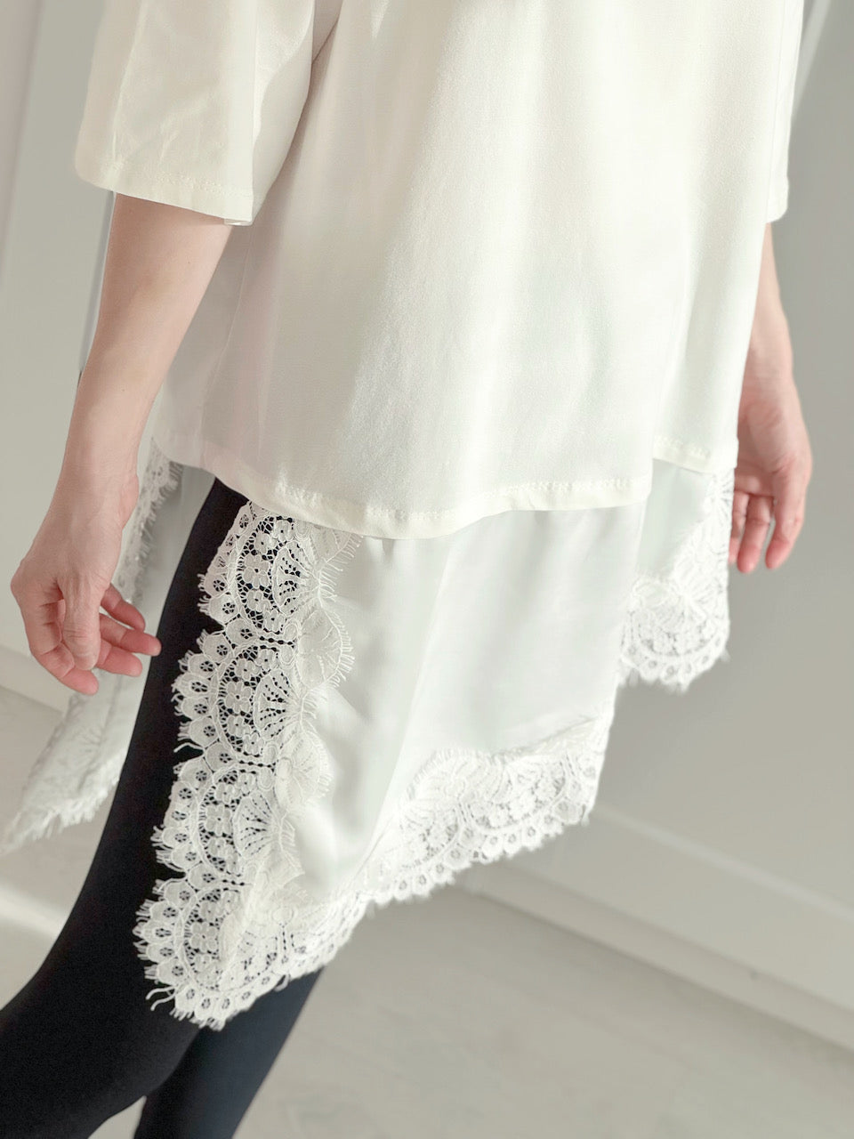 T-Shirt mit Spitzenbesatz