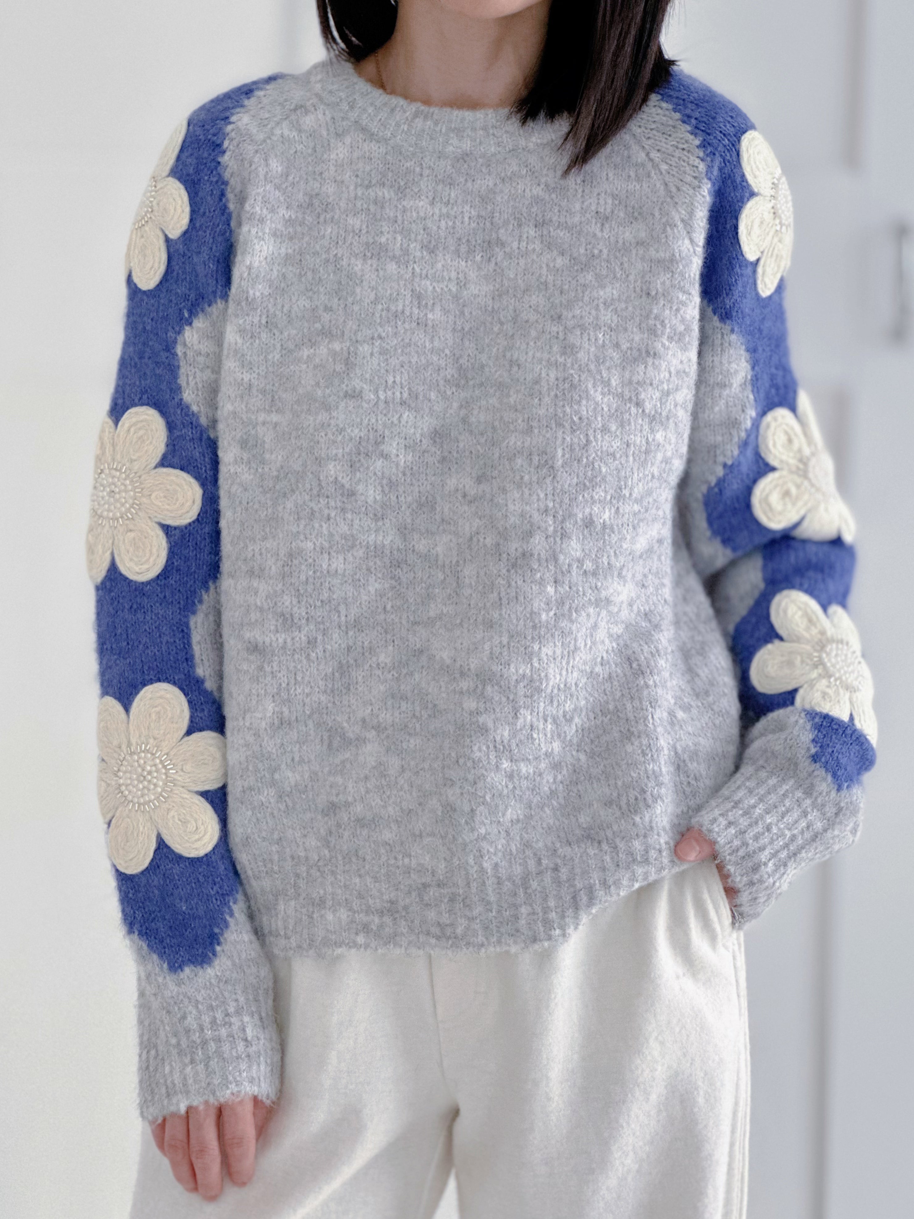 Pullover mit gestickten Blumen