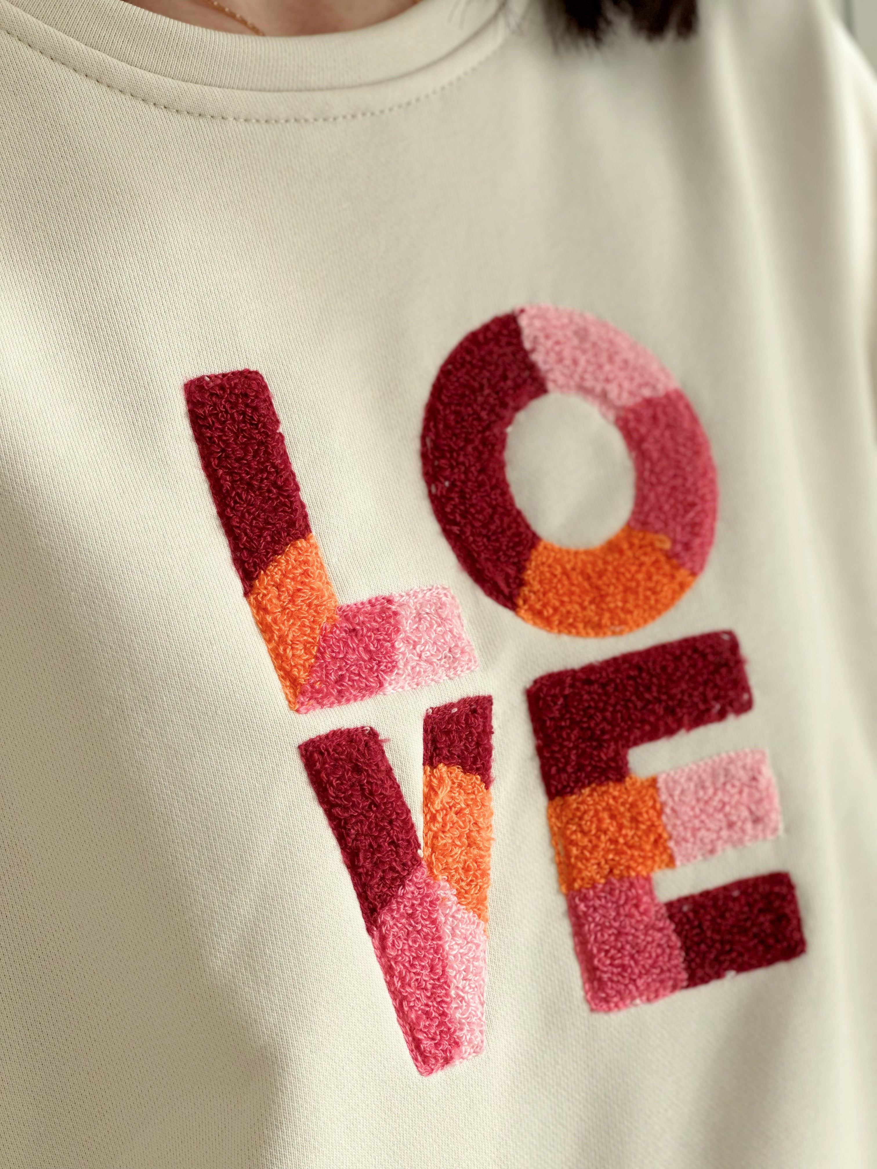 Sweatshirt, LOVE