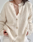 Bouclé Cardigan, große goldene Knöpfe, Creme